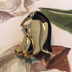 Penguin pin brooch excellent